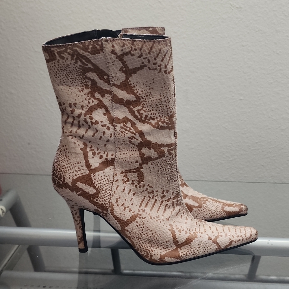 Vintage Edward Paul Snake Print Pointed Toe Heeled Boots